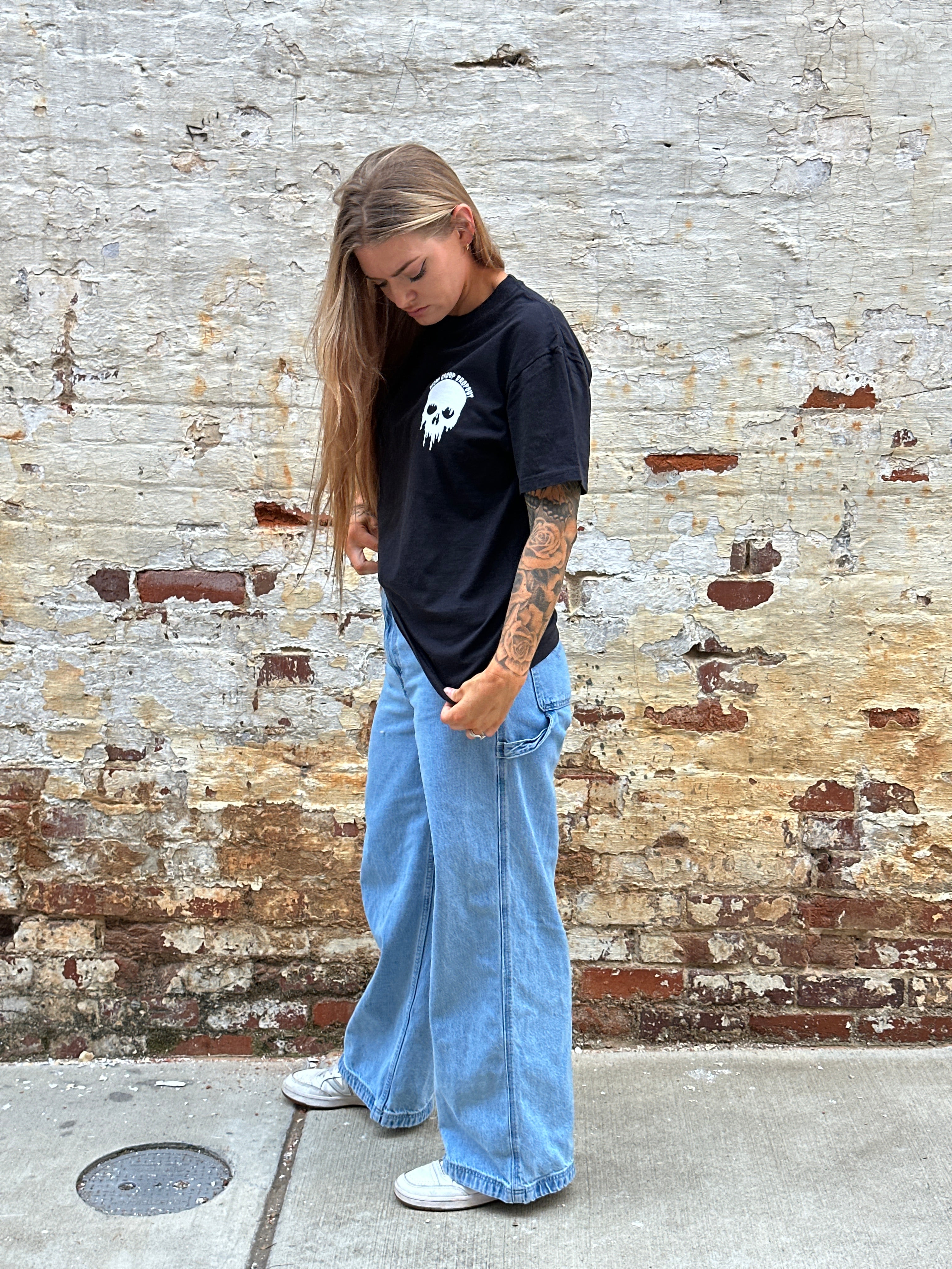 MOM GROUP DROPOUT TEE
